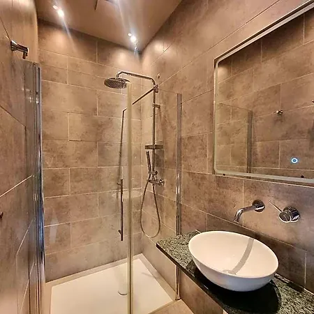 לינה וארוחת בוקר Maison Poche 3*