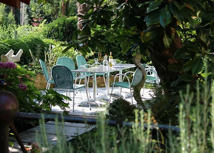 Maison Poche Alojamento de Acomodação e Pequeno-almoço 3*