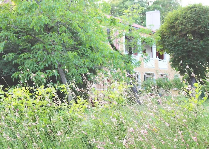 Bed and Breakfast Maison Poche 3*