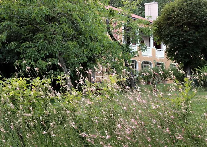 Maison Poche Alojamento de Acomodação e Pequeno-almoço 3*