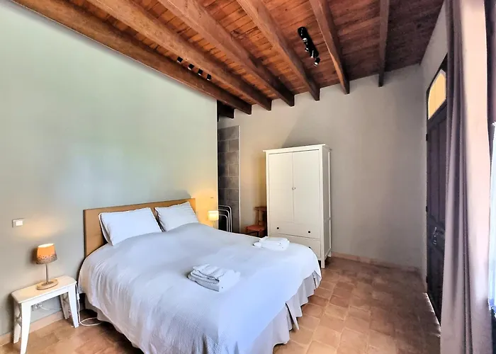 Maison Poche Alojamento de Acomodação e Pequeno-almoço 3*